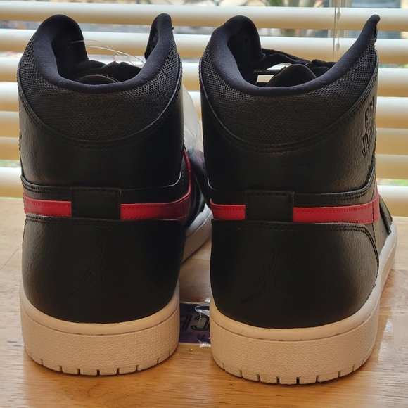 Air Jordan 1 GS 'Rare Air' “VARSITY RED” New Never been Worn - Picture 11 of 13